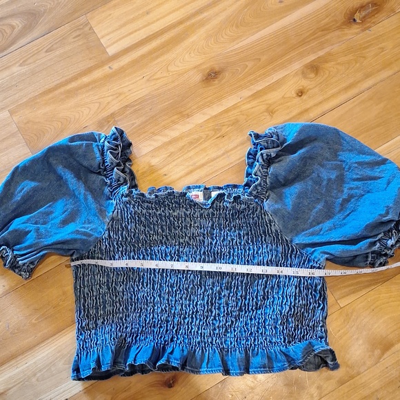 Levi's Retro 70s Smocked Denim Crop Top Blue Size Large Milkmaid - Picture 10 of 13
